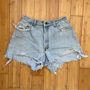 Vintage light wash Levi’s 560 Distressed Denim Women Shorts